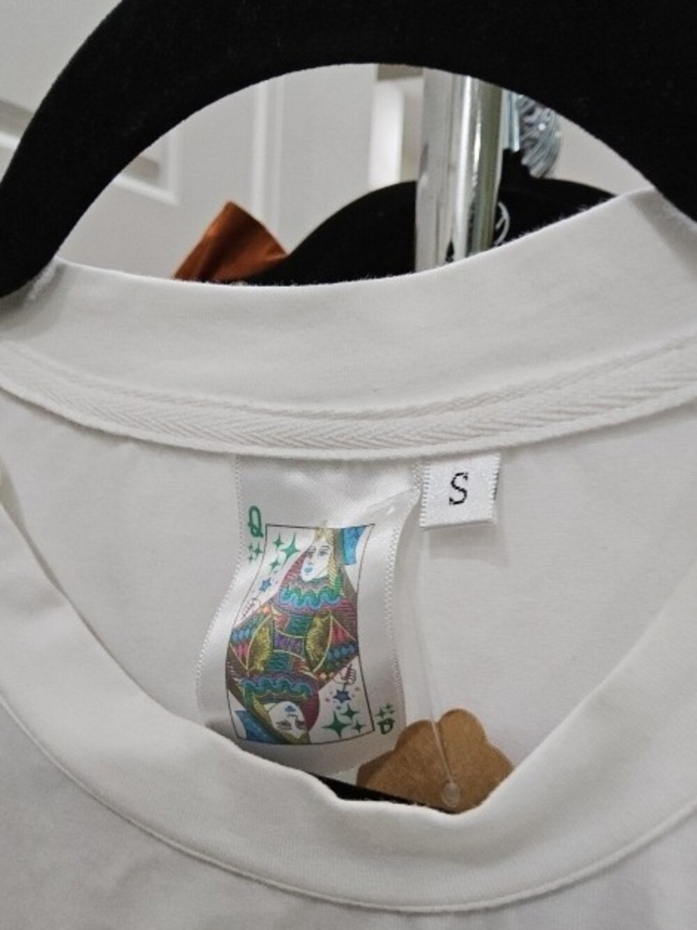 QUEEN OF SPARKLES White Graphic Tee with Multicolor Tag Detail - Picture 2 of 2
